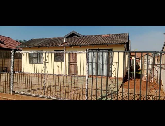 4 BEDROOM HOUSE FOR SALE IN VOSLOORUS EXT